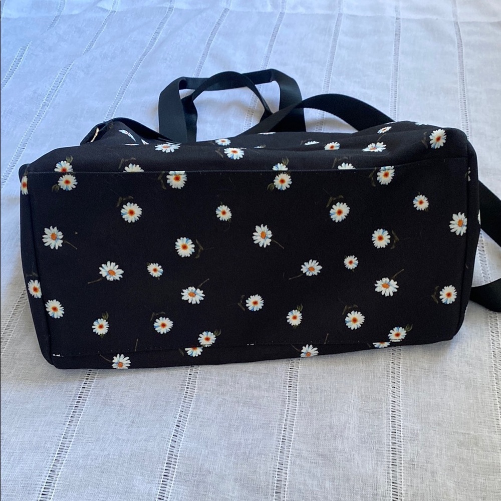 Alice + Olive X FABFITFUN DUFFEL Daisy Bag - Picture 10 of 11